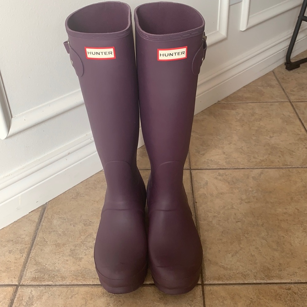 Women’s size 10 Tall Plum Hunter Boots